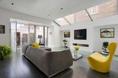 Nappali üvegtetővel - nappali ötlet, modern stílusban