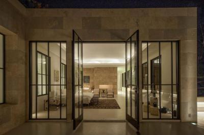 Nyitott ajtók - bejárat ötlet, modern stílusban