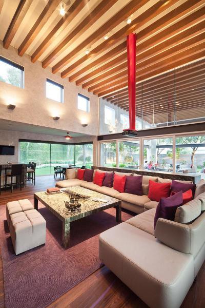 Házimozi a nappaliban - nappali ötlet, modern stílusban