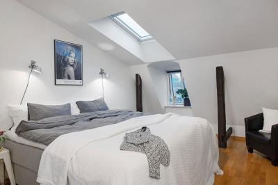 Skandináv hálószoba - tetőtér ötlet, modern stílusban