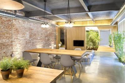 Nyers téglafal az étkezőben - konyha / étkező ötlet, modern stílusban