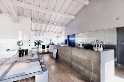 Tágas konyha - konyha / étkező ötlet, modern stílusban