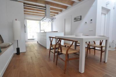 Fehér konyhabútor - konyha / étkező ötlet, modern stílusban