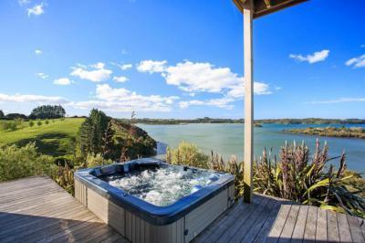 Jacuzzi a teraszon - medence / jakuzzi ötlet, mediterrán stílusban