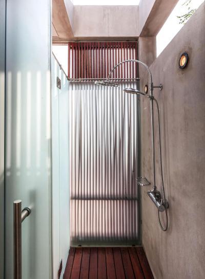 Zuhanyzó - fürdő / WC ötlet, modern stílusban