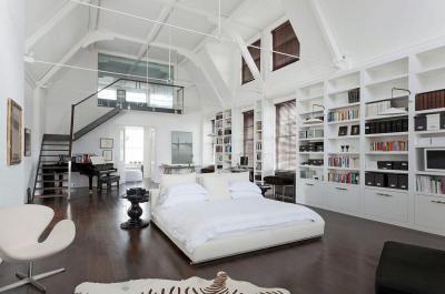 Egy tér nagy belmagasság - nappali ötlet, modern stílusban