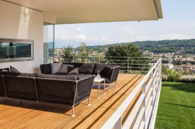 Fedett terasz - erkély / terasz ötlet, modern stílusban