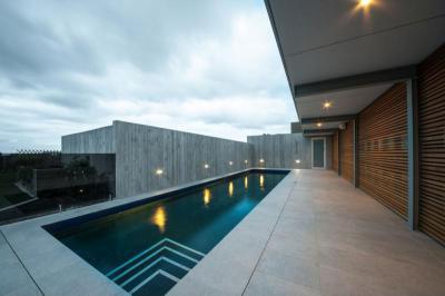 Terasz medencével - erkély / terasz ötlet, modern stílusban