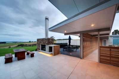 Kandalló a teraszon - erkély / terasz ötlet, modern stílusban