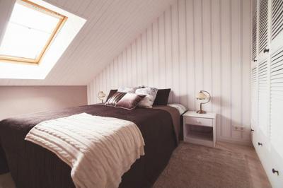 Tetőtéri hálószoba - háló ötlet, modern stílusban