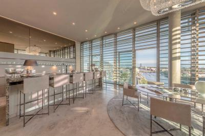 Penthouse lakás - konyha / étkező ötlet, modern stílusban