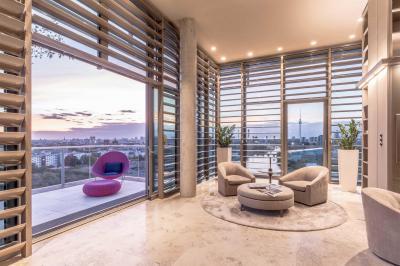 Teraszos penthouse - nappali ötlet, modern stílusban