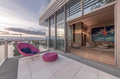 Penthouse lakás - erkély / terasz ötlet, modern stílusban