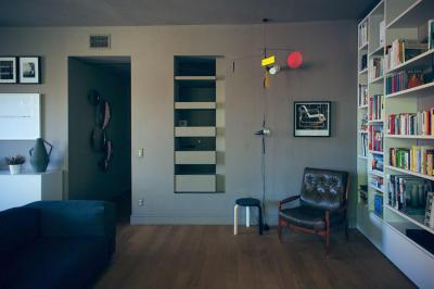 Könyvtárolás - nappali ötlet, modern stílusban