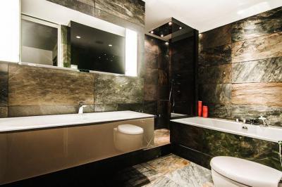 Látványos burkolat - fürdő / WC ötlet, modern stílusban
