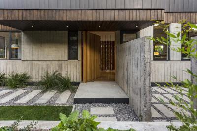 Bejárat látszóbetonnal - bejárat ötlet, modern stílusban