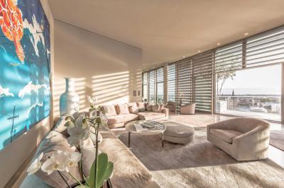 Penthouse lakás - nappali ötlet, modern stílusban