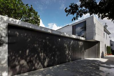 Átláthatatlan kerítés - kerítés ötlet, modern stílusban