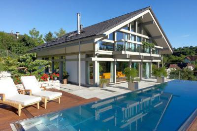 Modern ház medencével - medence / jakuzzi ötlet, modern stílusban