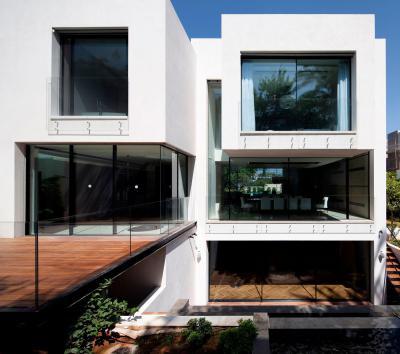 Teraszos ház - homlokzat ötlet, modern stílusban