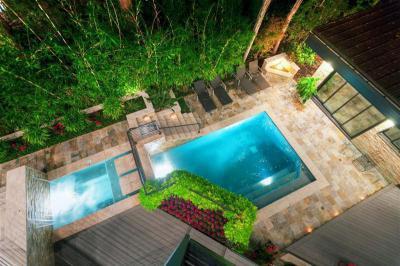 Medencés terasz - erkély / terasz ötlet, modern stílusban