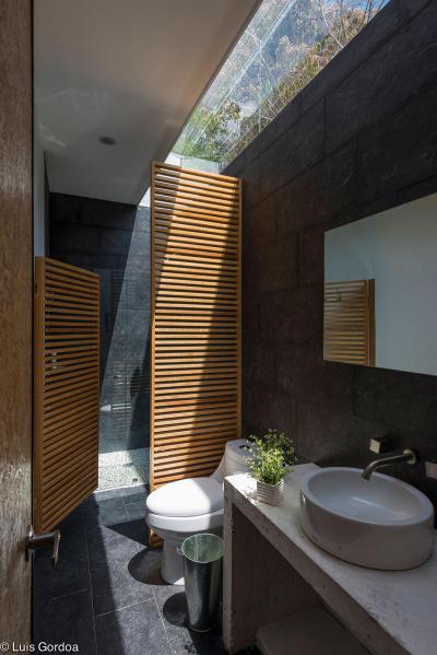 Kicsi fürdőszoba - fürdő / WC ötlet, modern stílusban