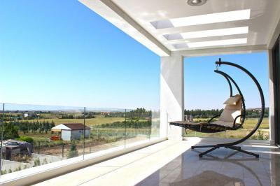 Erkély pihenőszékkel - erkély / terasz ötlet, modern stílusban