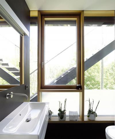 Üvegfalú fürdőszoba - fürdő / WC ötlet, modern stílusban