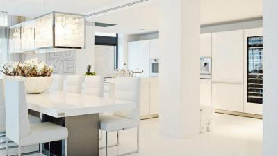 Fehér étkező - konyha / étkező ötlet, modern stílusban