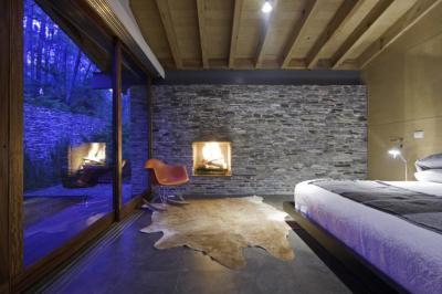 Hálószoba kandallóval - háló ötlet, modern stílusban