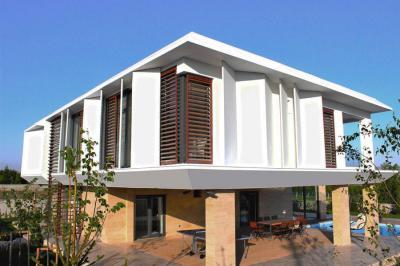 Látványos árnyékolók - homlokzat ötlet, mediterrán stílusban