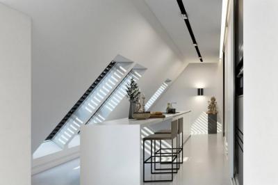 Konyha a tetőtérben - konyha / étkező ötlet, modern stílusban