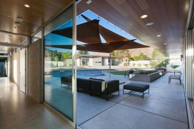 Árnyékolás napvitorlával - erkély / terasz ötlet, modern stílusban