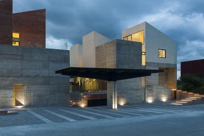 Betonépítészet - homlokzat ötlet, modern stílusban