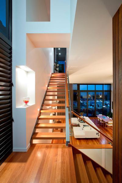 Lépcsőfeljáró5 - belső továbbiak ötlet, modern stílusban
