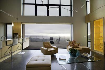 Teraszra nyitott nappali - nappali ötlet, modern stílusban