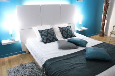 Kék fal a hálóban - háló ötlet, modern stílusban