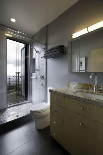 Világos fürdőszoba - fürdő / WC ötlet, modern stílusban