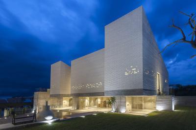 Homlokzat este - homlokzat ötlet, modern stílusban