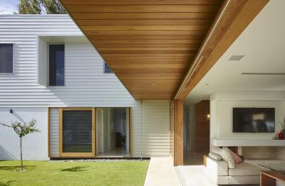 Teraszra nyitott nappali - erkély / terasz ötlet, modern stílusban