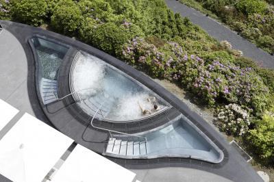 Jakuzzi a tetőteraszon - medence / jakuzzi ötlet, modern stílusban