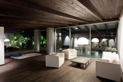 Teraszra nyitott nappali - nappali ötlet, modern stílusban