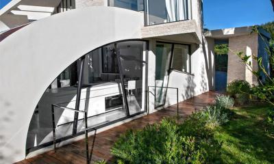 Egyedi ablak - erkély / terasz ötlet, modern stílusban