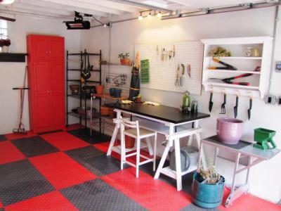 Színes gumipadló - garázs ötlet, modern stílusban