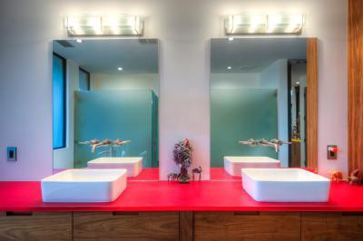 Pazar ez a piros - fürdő / WC ötlet, modern stílusban
