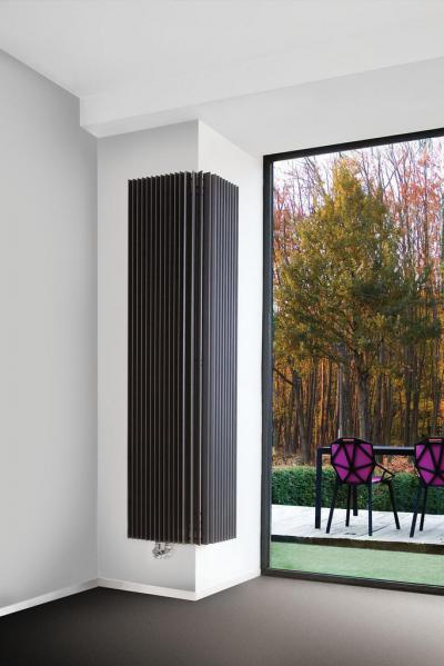 Falívet követő radiátor - nappali ötlet, modern stílusban