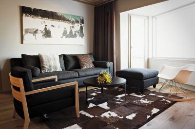 Állatbőr szőnyeg - nappali ötlet, modern stílusban