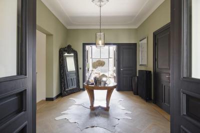 Fekete ajtók - előszoba ötlet