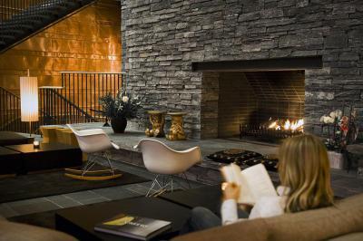 Nappali kandallóval - nappali ötlet, modern stílusban