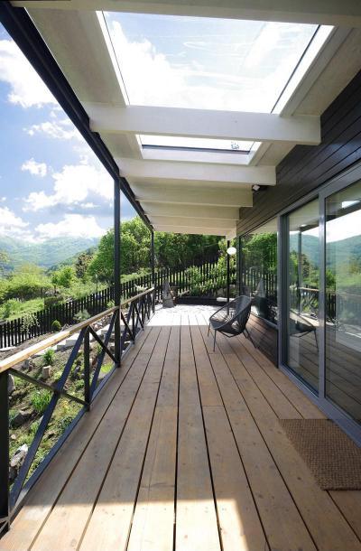 Fedett terasz - erkély / terasz ötlet, modern stílusban